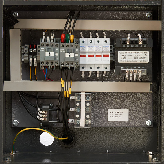Винтовой компрессор на ресивере с осушителем ET SL 7,5-10-500 ES Винтовой компрессор на ресивере с осушителем ET SL 7,5-10-500 ES
